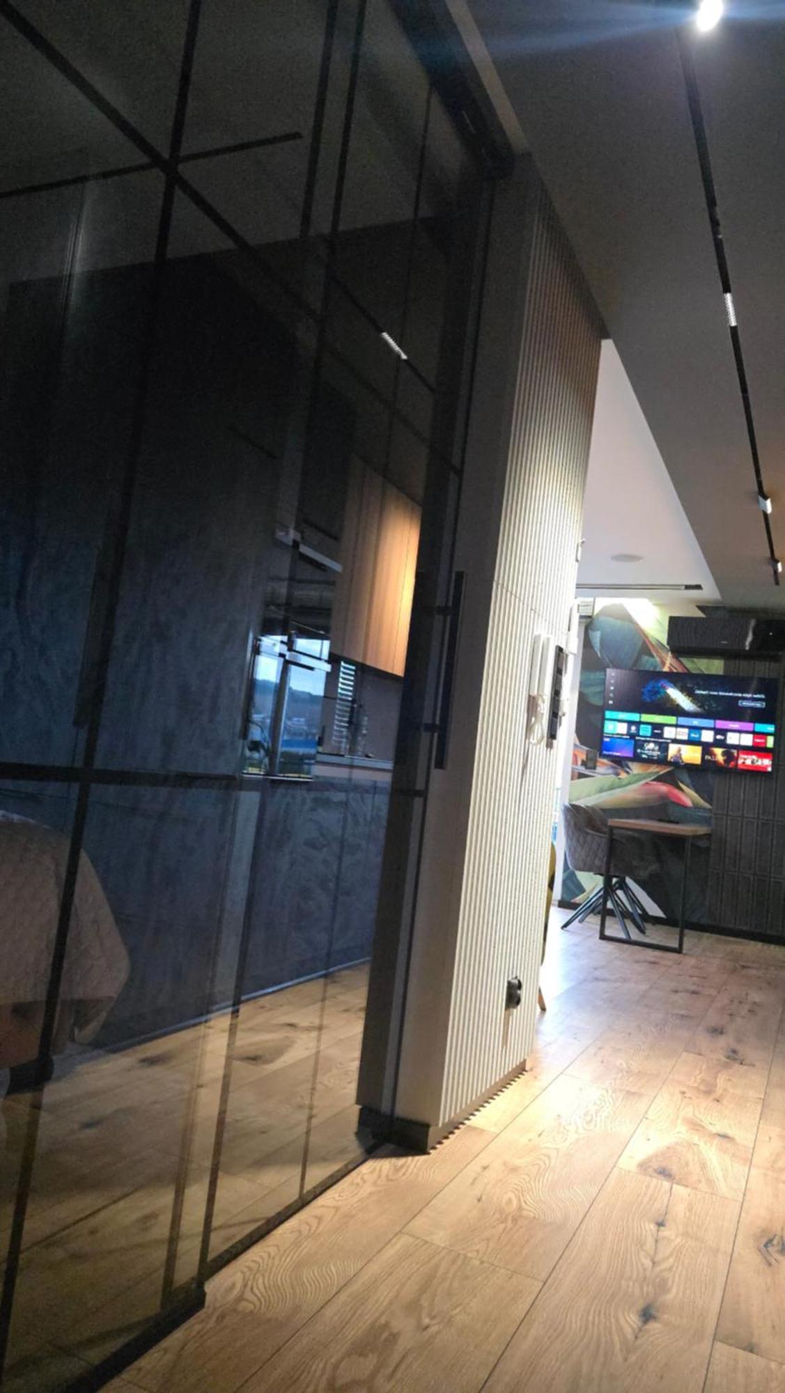 Dark Prestige New ! - Dostep 24h, Projektor , Garaz Podziemny , Klimatyzacja , Duzy Taras Apartament Kielce