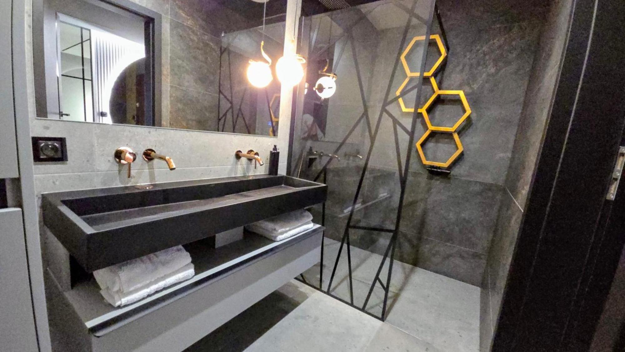 Dark Prestige New ! - Dostep 24h, Projektor , Garaz Podziemny , Klimatyzacja , Duzy Taras Apartament Kielce